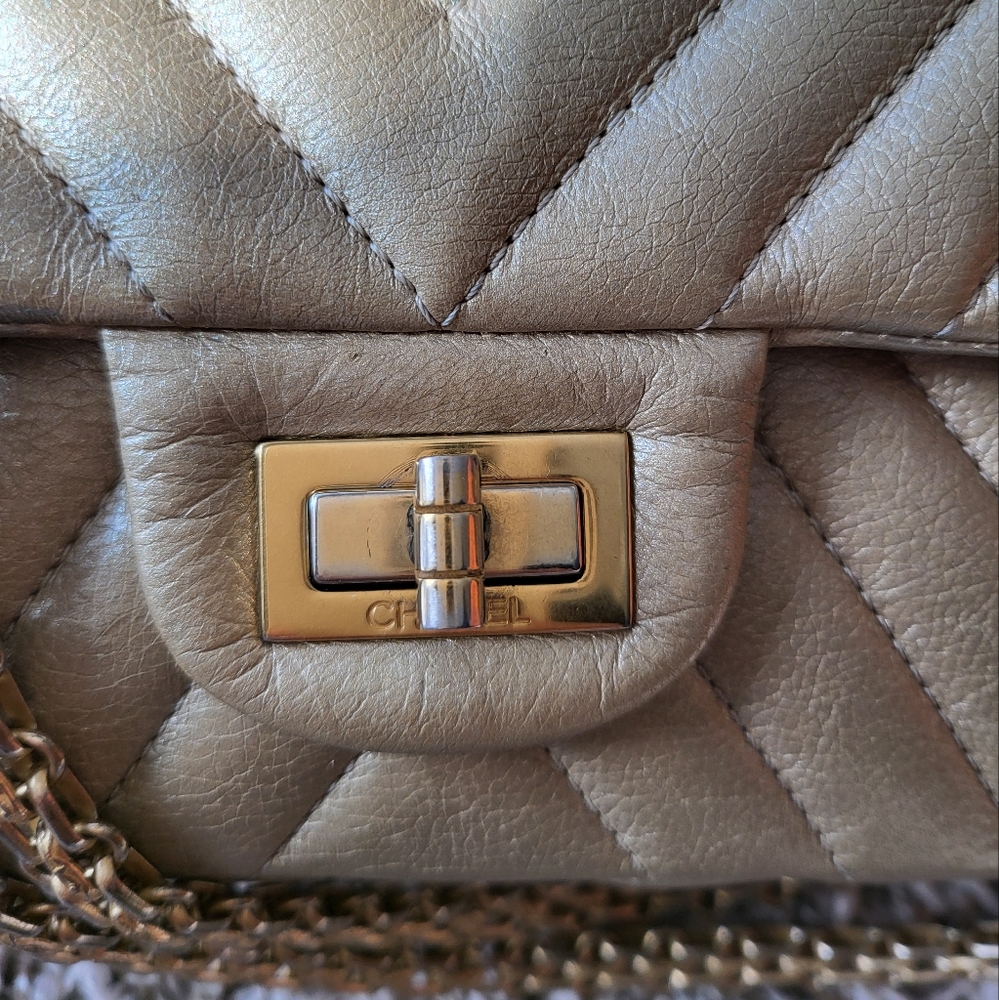 Chanel 2.55 bag 226 - Picture 15 of 17